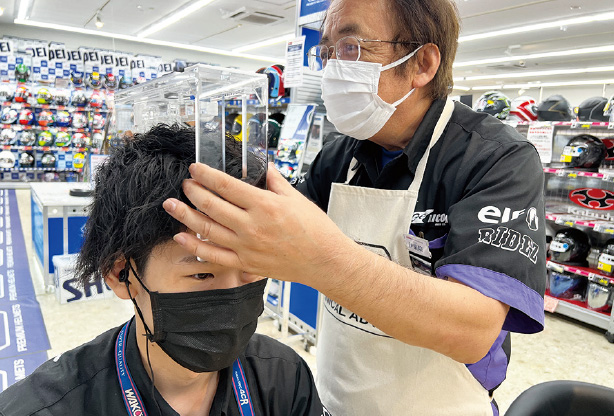 まず、おでこから後頭部までの最大値を計測します
