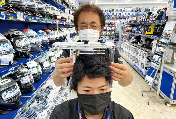 次に、頭部の横幅の最大値を計測します