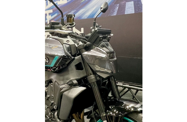 YAMAHA：MT-09 ヘッドライト