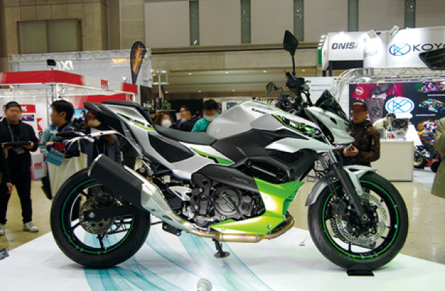 KAWASAKI：Z7 Hybrid 新しい時代を拓くスーパーネイキッドの誕生