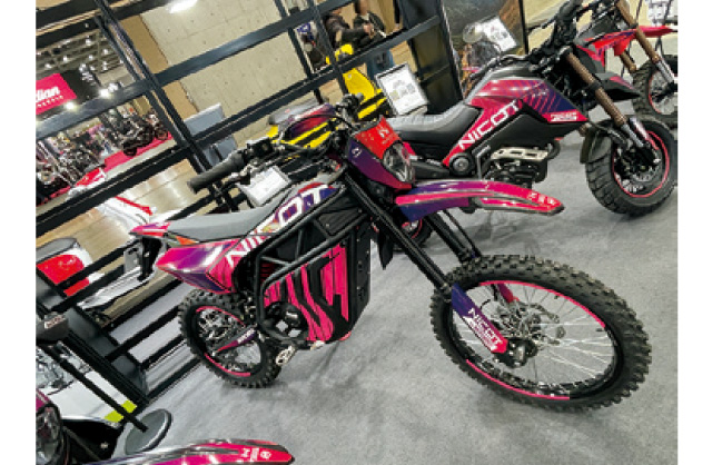 KAWASAKI：NICOT（ニコット）eFOX