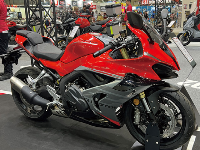 QJ MOTOR：SRK800RR
